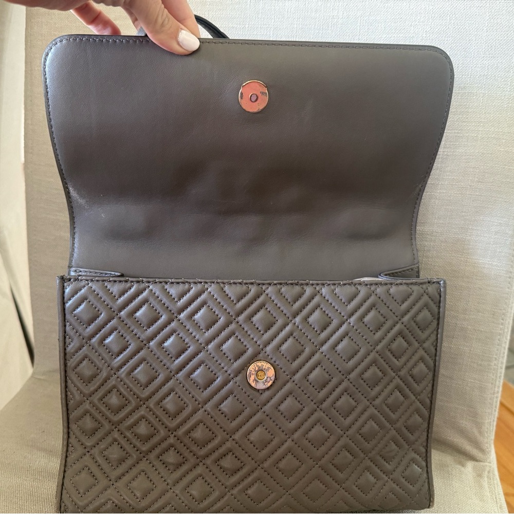 Tory Burch Taupe Leather Crossbody Bag with Gold Chain - Picture 2 of 3